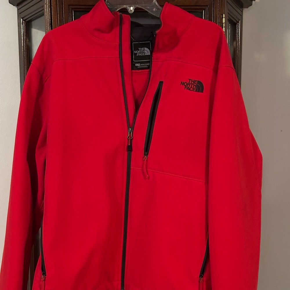 XL MENS NORTHFACE. Can be worn by woman as well , slightly used.